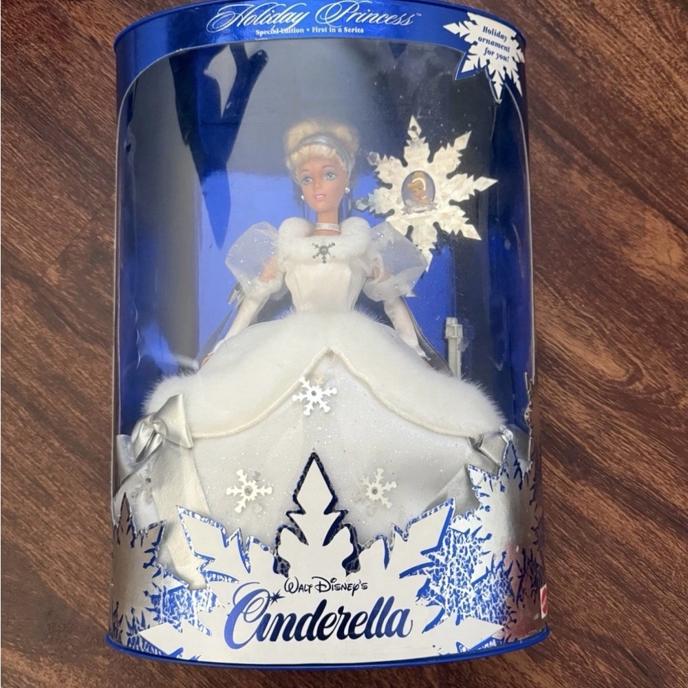 1996 Mattel Cinderella Holiday Princess Barbie Doll Walt Disney's